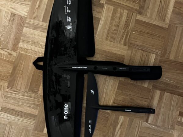 F-ONE SK8 950 + stab Carving 158 XS 950 cm²